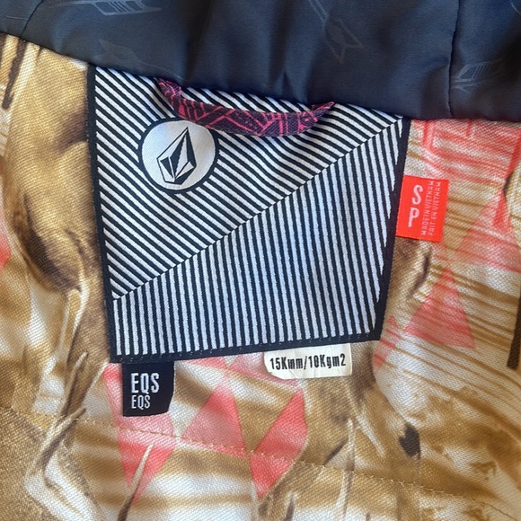 Volcom Fawn insulated snowboarding jacket - size SM - good used condition - Picture 13 of 16